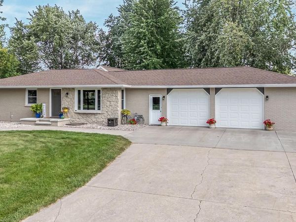 W2221 COUNTY RD UU, Appleton, WI 54913