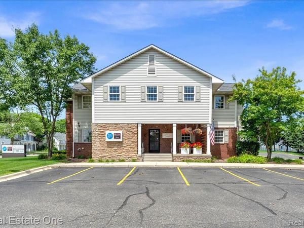 110 S Washington Street , Oxford Vlg, MI 48371