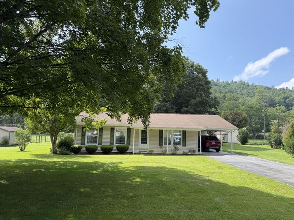 140 Sullivan Dr, White Sulphur Springs, WV 24986