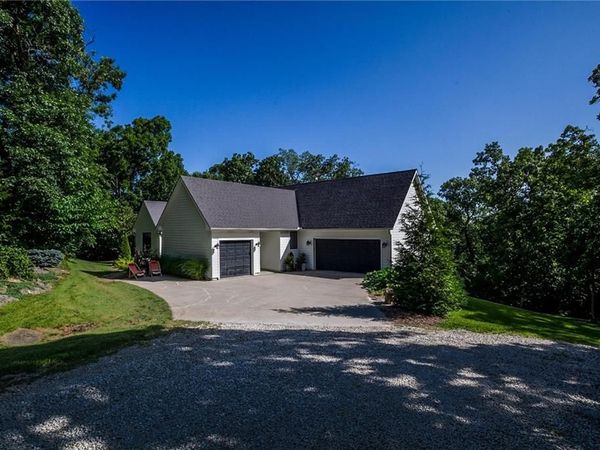 17296 Chase Lane, Tonganoxie, KS 66086