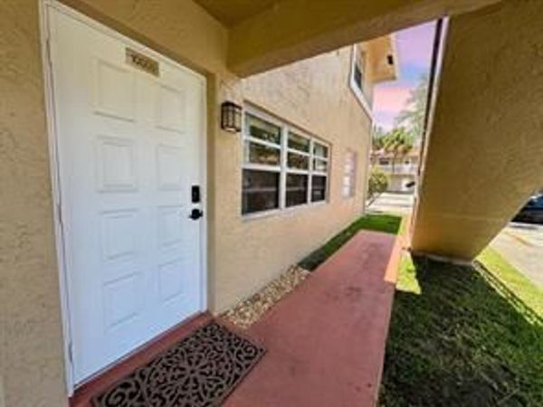 10008 TWIN LAKES Drive, Unit 36-A, Coral Springs, FL 33071