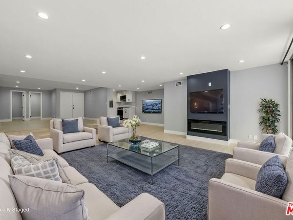 441 N Oakhurst Drive, Unit 206, Beverly Hills, CA 90210