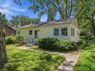 320 Kingsley Street S, Winsted, MN 55395