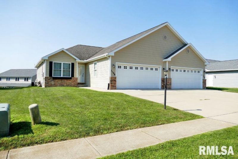 1106 Dixon Street, Washington, IL 61571 Main Photo