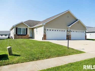 1106 DIXON Street, Washington, IL 61571