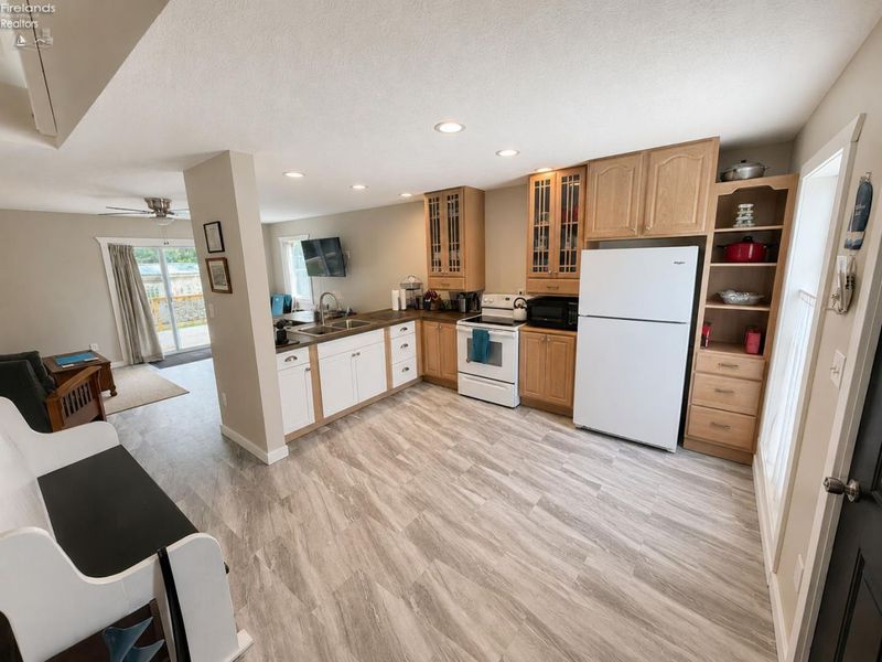190 Anchor, Middle Bass Island, OH 43446 Photo 4