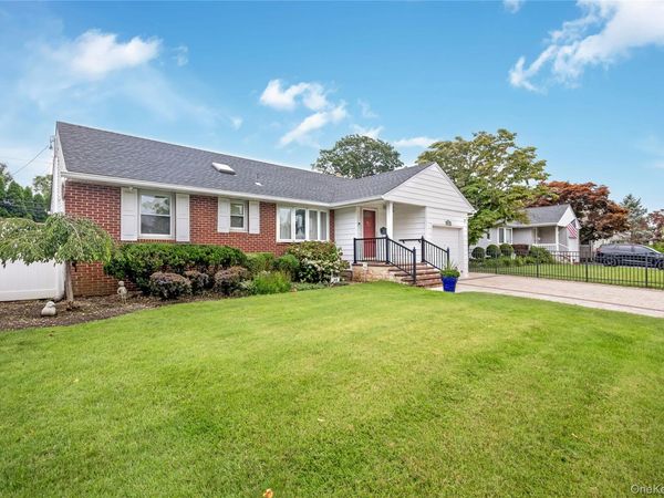 65 Colonial Drive , Farmingdale, NY 11735