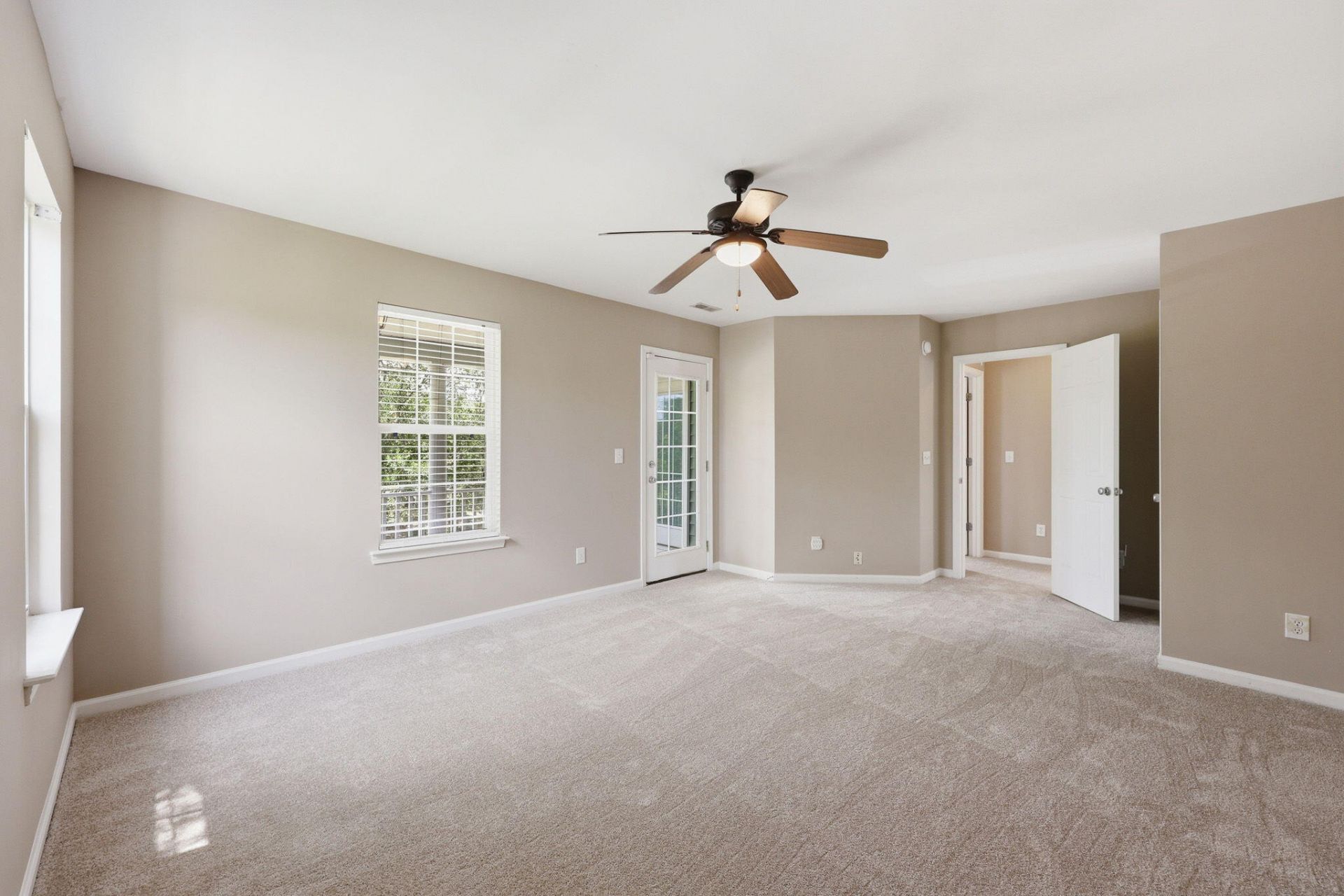 135 Full Moon Court Photo 32