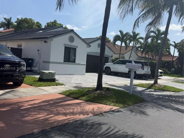 15921 SW 82 ST , Miami, FL 33193