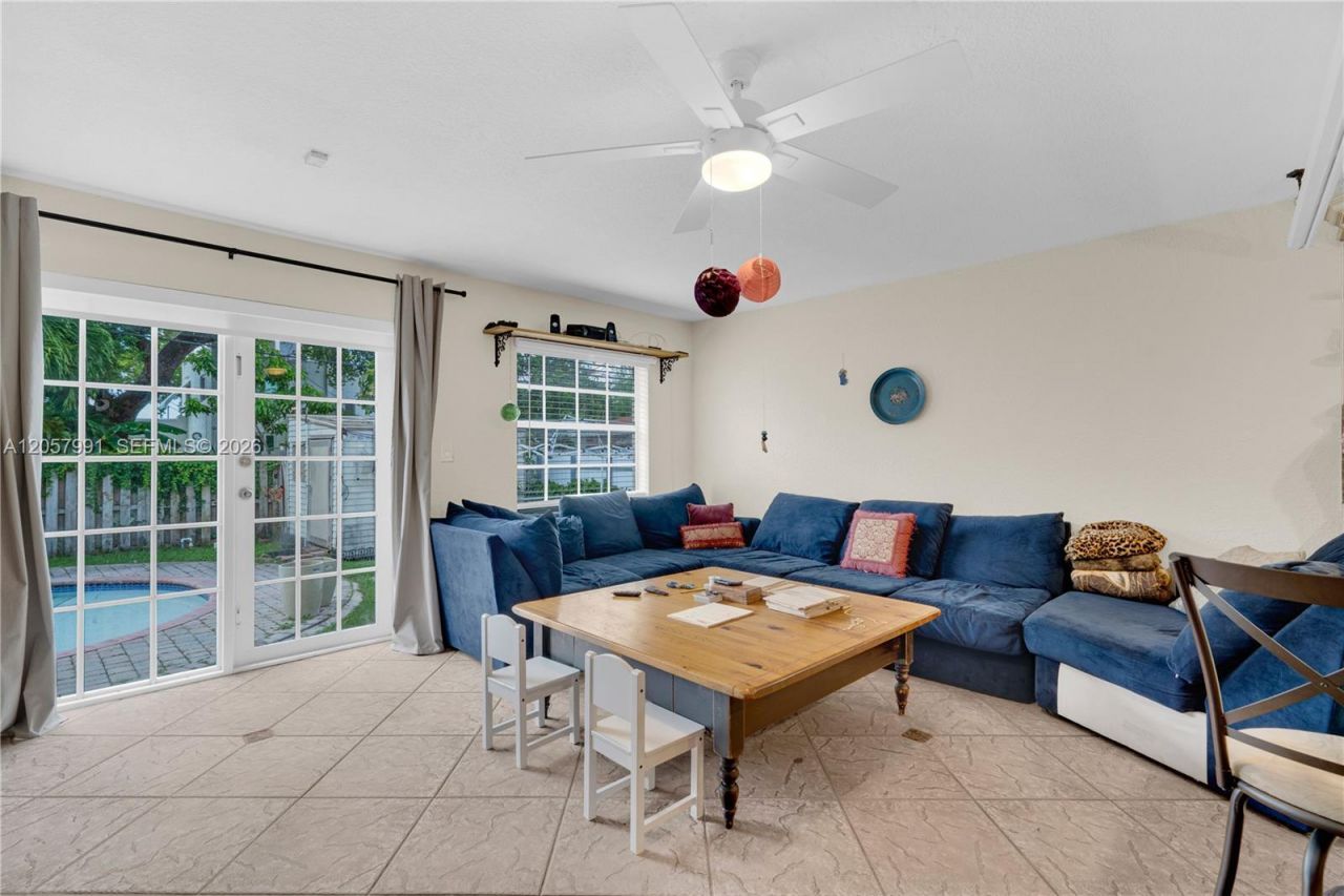 2204 SW 11th Ter, Miami, FL 33135 Photo