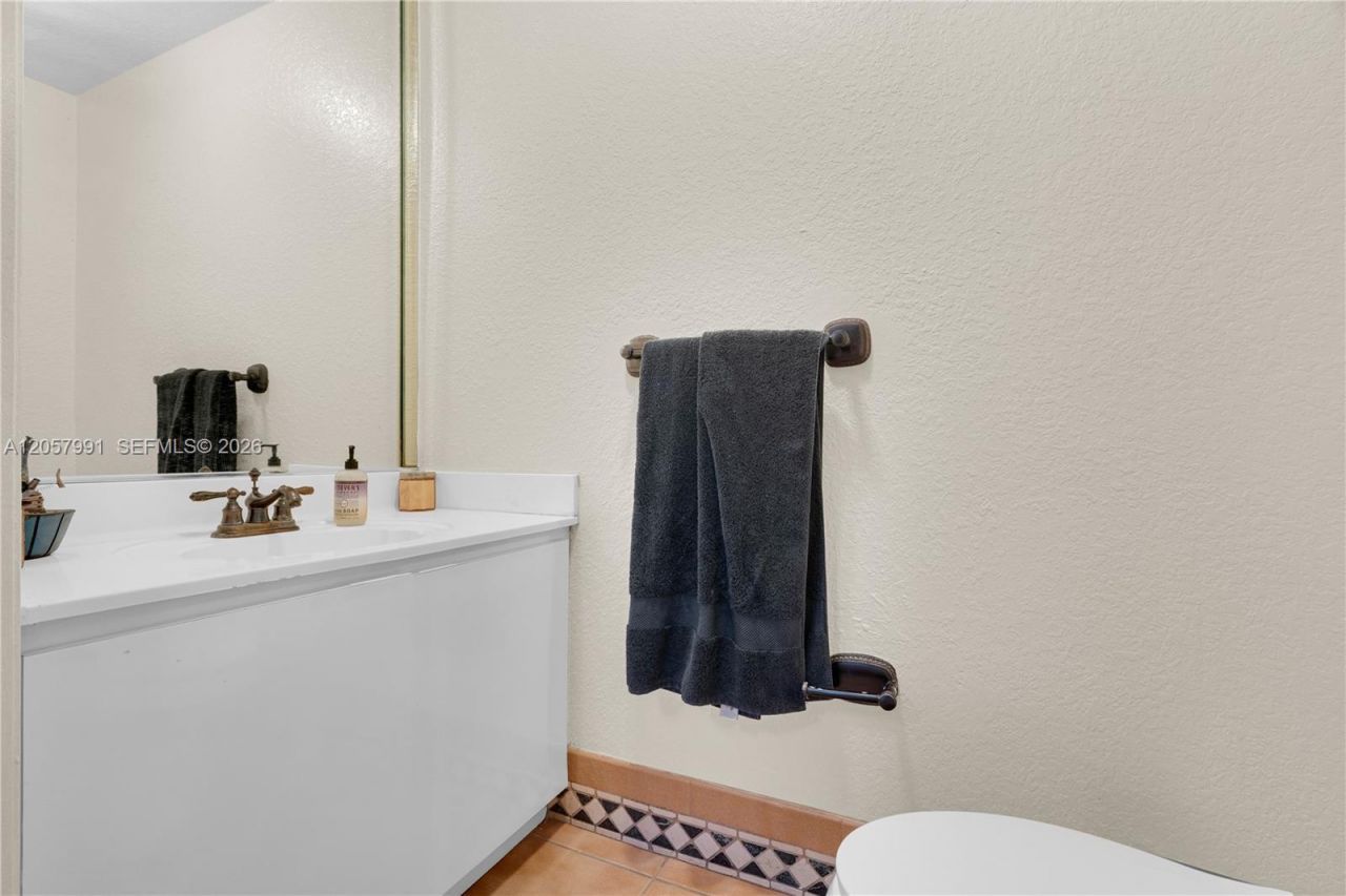 2204 SW 11th Ter, Miami, FL 33135 Photo