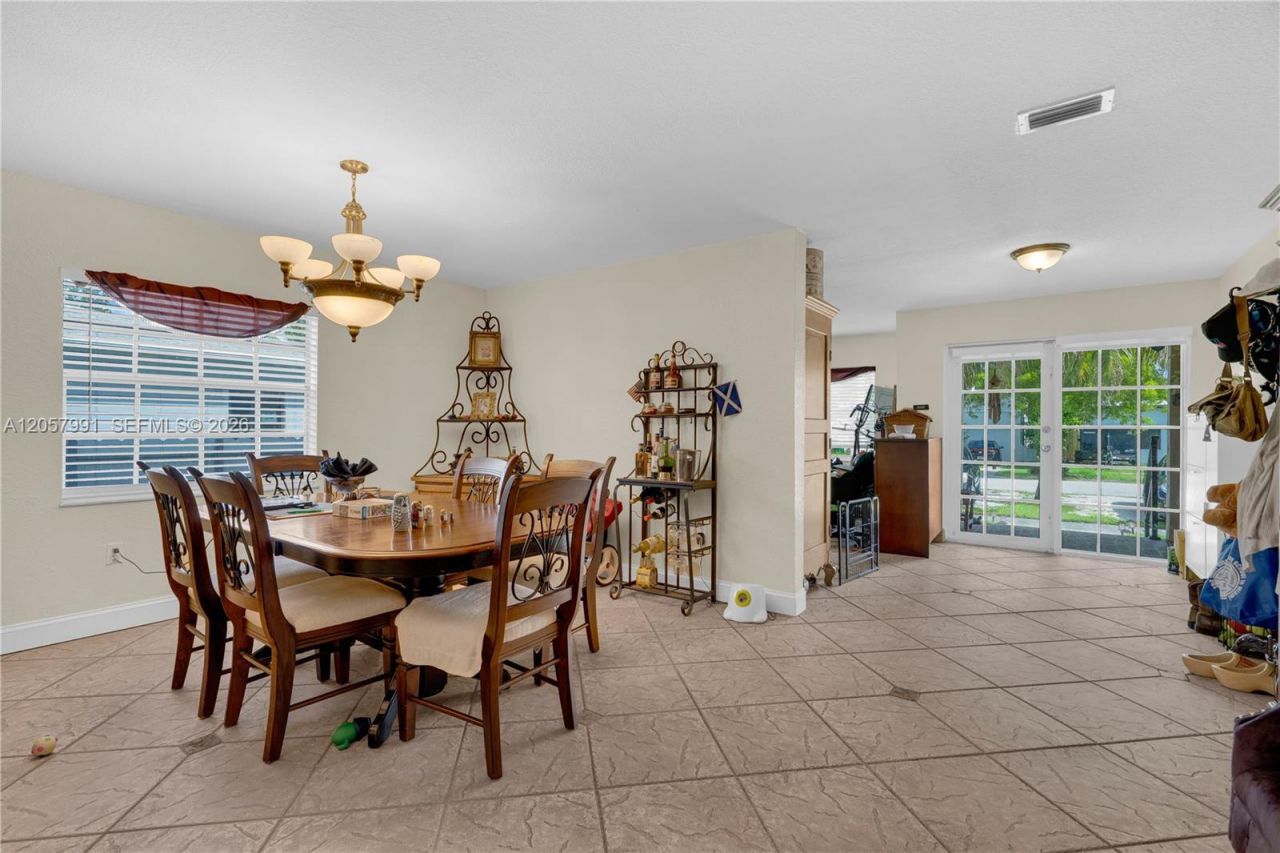 2204 SW 11th Ter, Miami, FL 33135 Photo