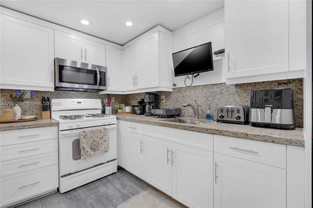 2204 SW 11th Ter, Miami, FL 33135 Photo