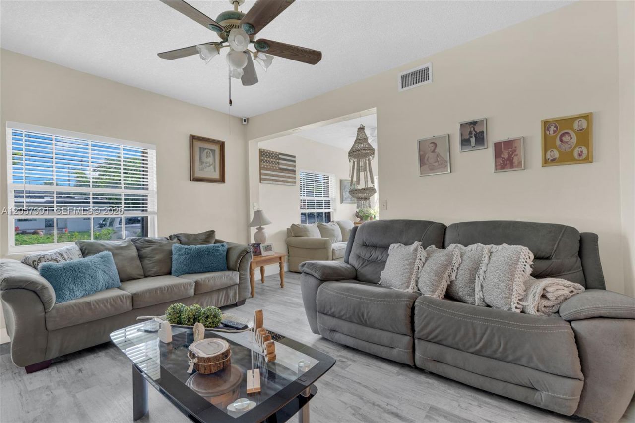 2204 SW 11th Ter, Miami, FL 33135 Photo