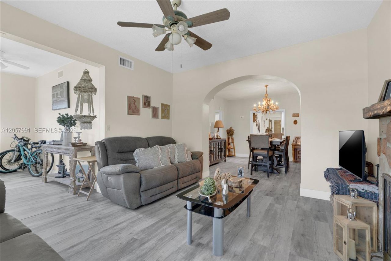 2204 SW 11th Ter, Miami, FL 33135 Photo