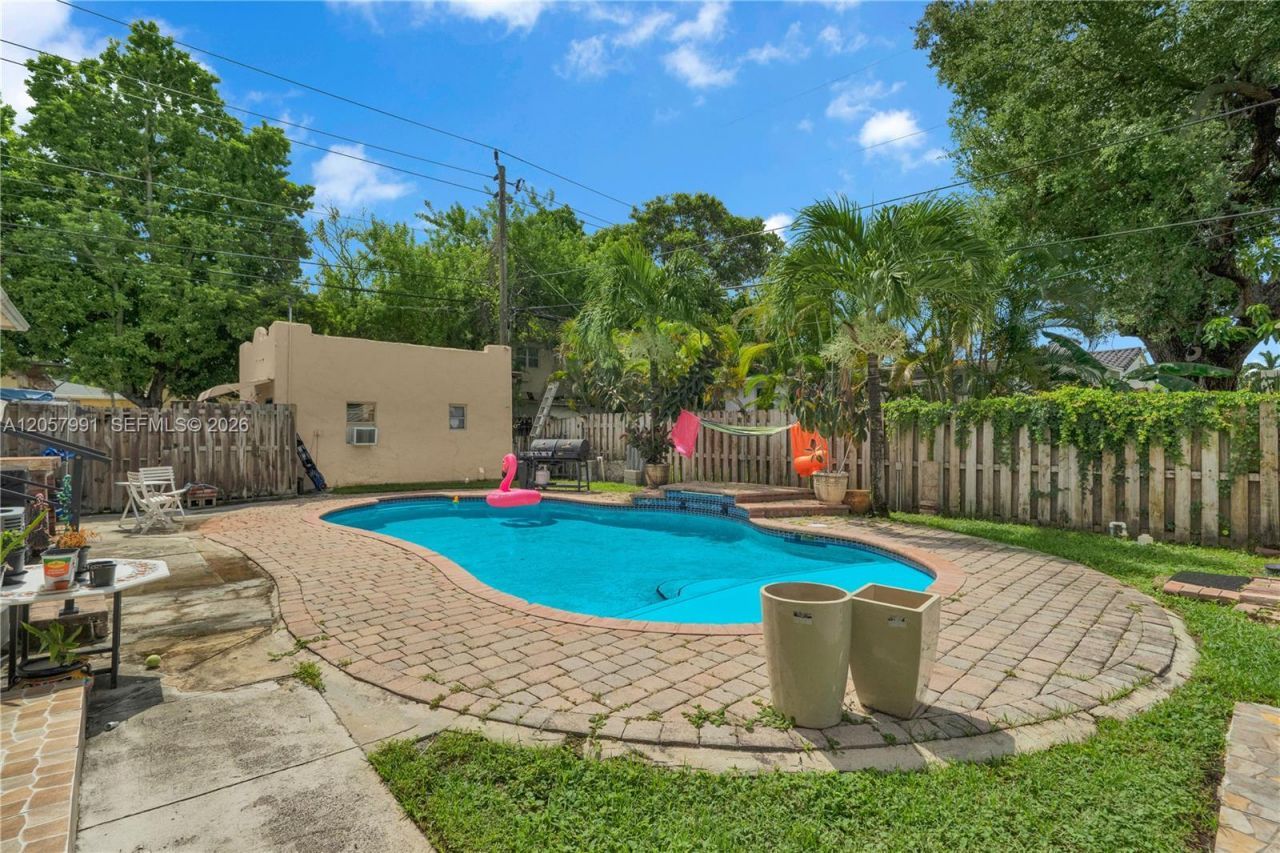 2204 SW 11th Ter, Miami, FL 33135 Photo