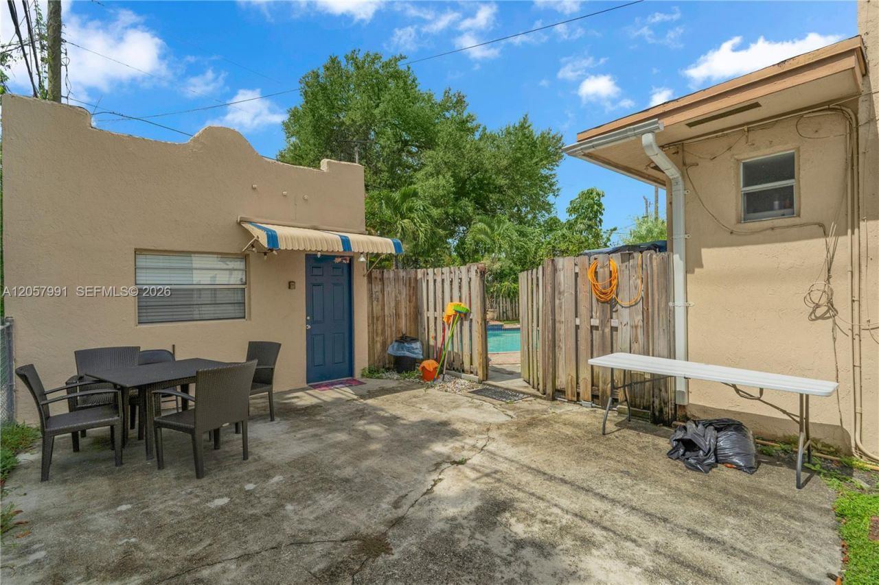 2204 SW 11th Ter, Miami, FL 33135 Photo