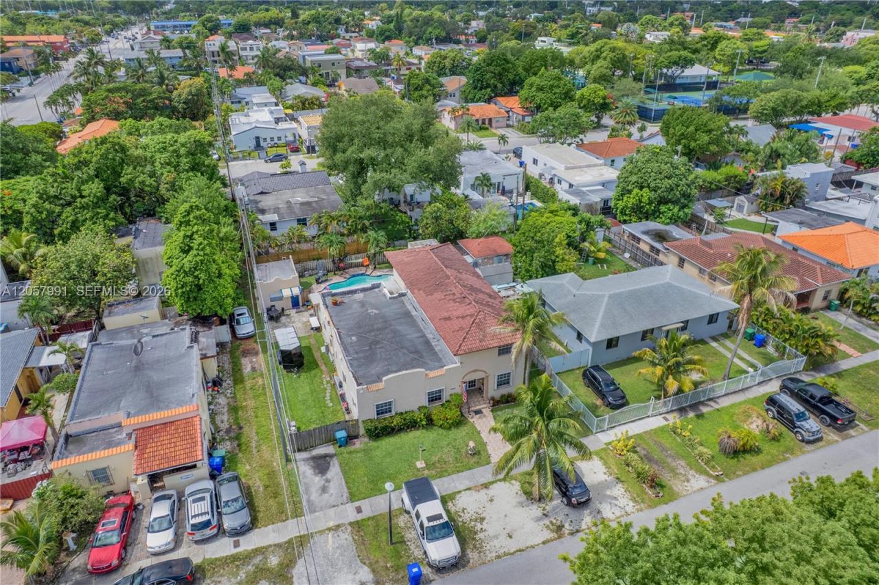 2204 SW 11th Ter, Miami, FL 33135 Photo
