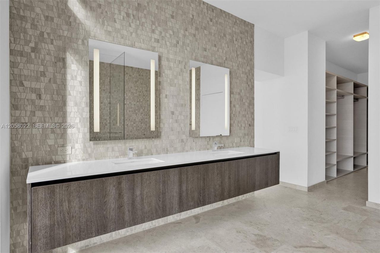88 SW 7th St , Unit 4011, Miami, FL 33130 Photo