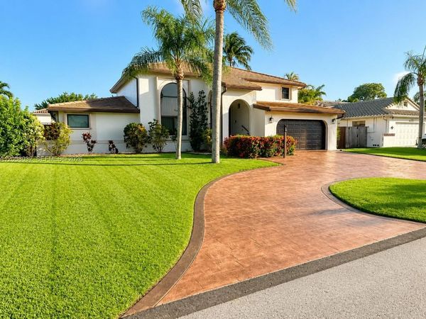 15832 Stonetower St , Davie, FL 33331
