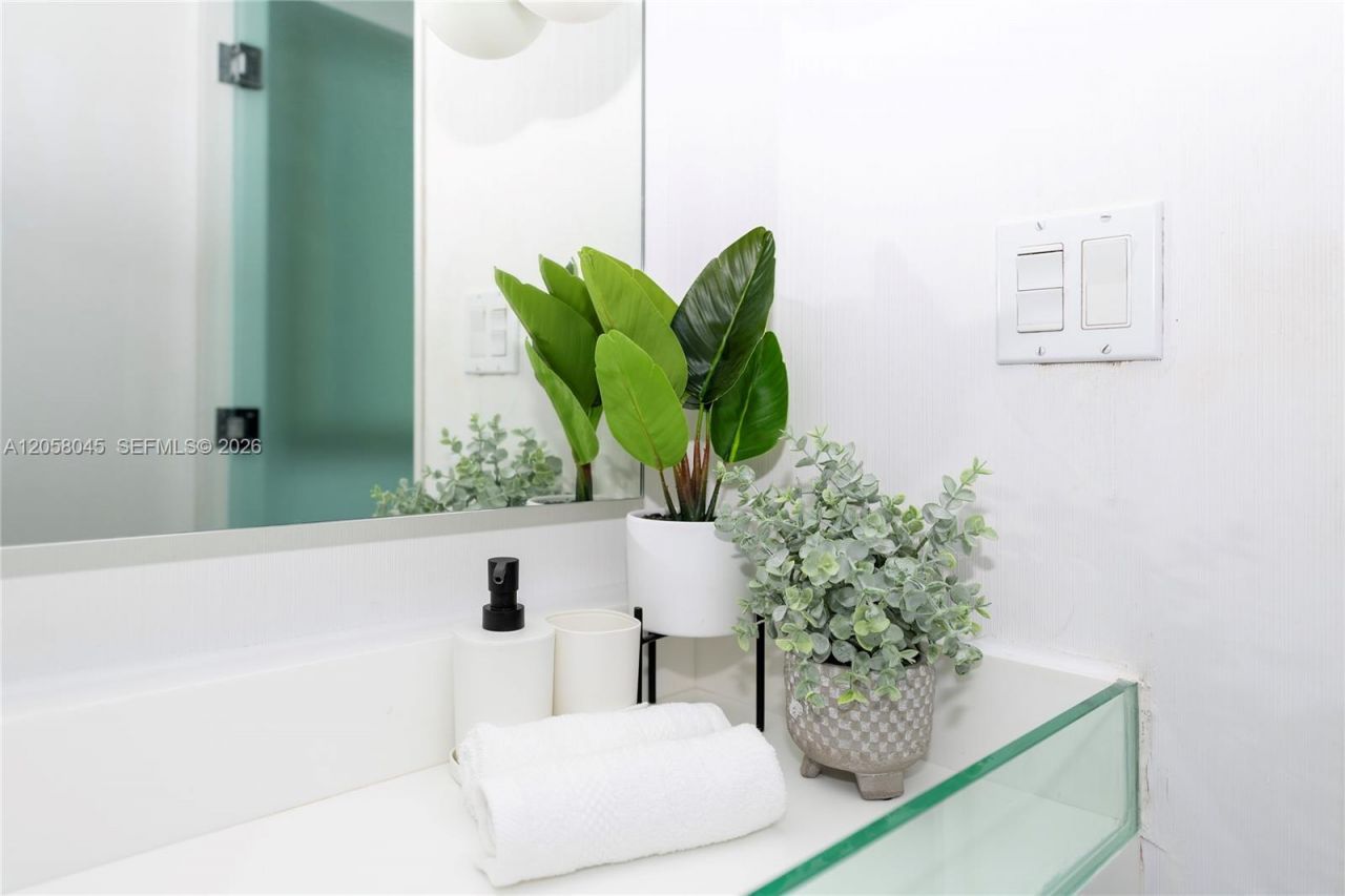 1100 West Ave , Unit 1016, Miami Beach, FL 33139 Photo