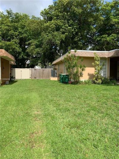 7911 NW 75th Ave, Tamarac, FL 33321 Photo