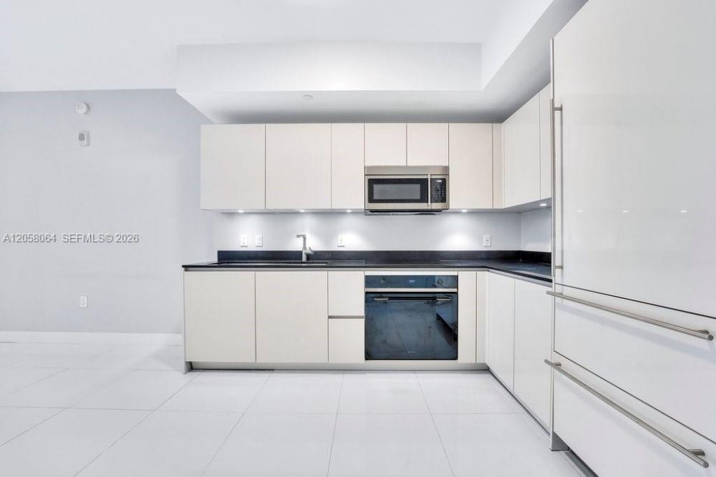 1010 Brickell Ave, Unit 1810, Miami, FL 33131 Photo