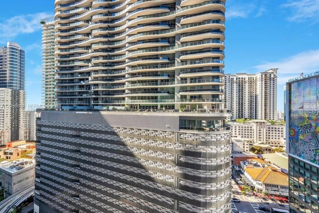 1010 Brickell Ave, Unit 1810, Miami, FL 33131 Photo