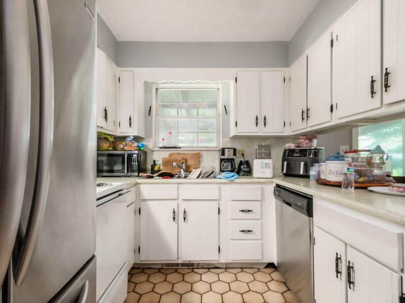 2120-2122 Jewett Drive, Columbus, OH 43229 Photo 9