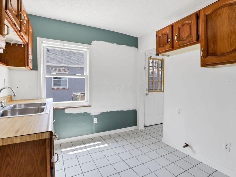 99 Florence Avenue , Columbus, OH 43228 Photo 9