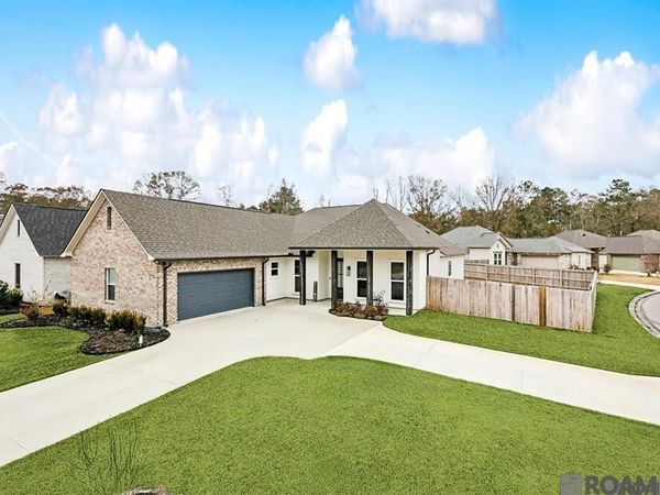 9533 South Creek Dr, Denham Springs, LA 70726