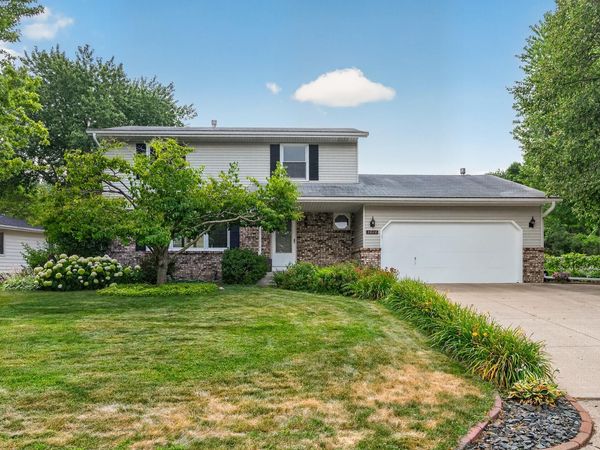 3016 Lakewood Drive N, Maplewood, MN 55109