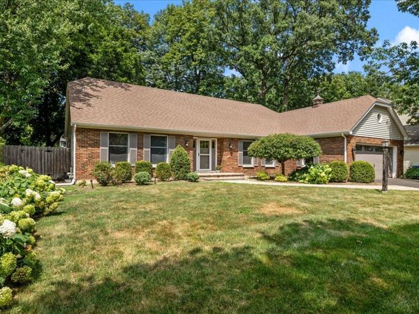 1846 Allen Lane , St. Charles, IL 60174