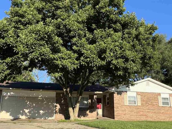 1010 16th Ave., Coralville, IA 52241