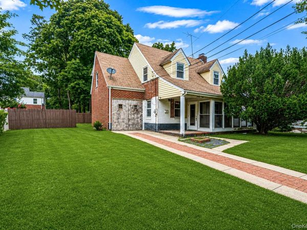 91 E Milton Street , Freeport, NY 11520