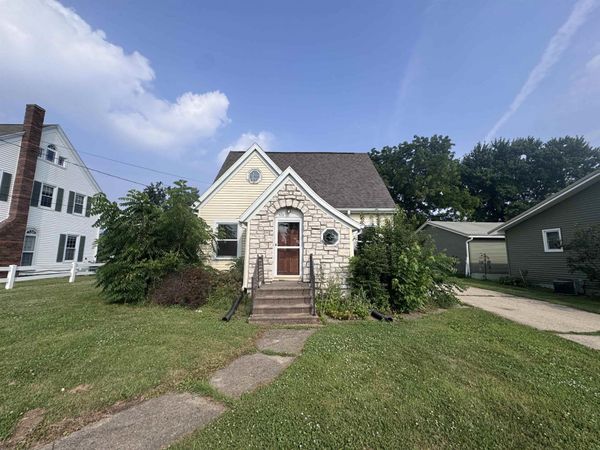 420 Commercial St , Strawberry Point, IA 52076
