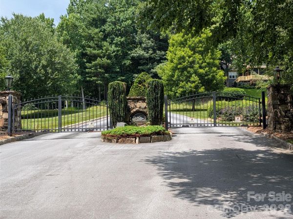 115 Ivywood Lane , Laurel Park, NC 28739
