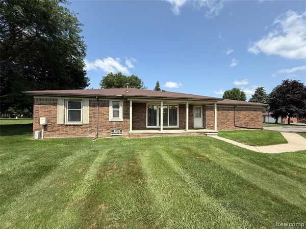 49747 Jefferson Court , Shelby Twp, MI 48315