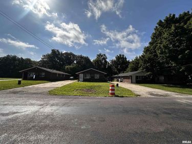 3318-3320 W SYLVAN Lane, Peoria, IL 61615