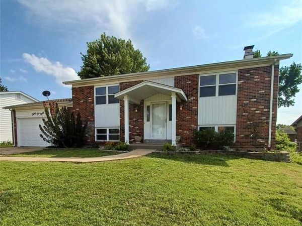 3285 Gwengreen Drive, Bridgeton, MO 63044