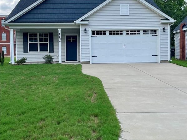 1104 S 9th Street , Lillington, NC 27546