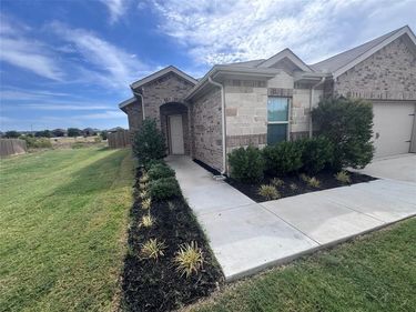 9312 Red Brush Trail, Fort Worth, TX 76131