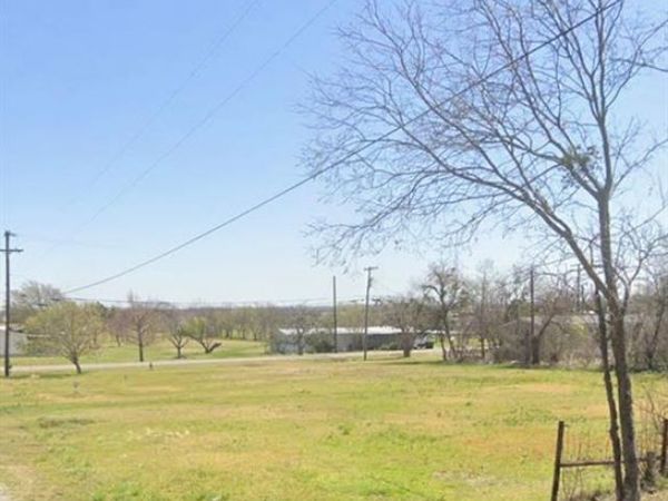 210 Mcelroy Street , Southmayd, TX 76273