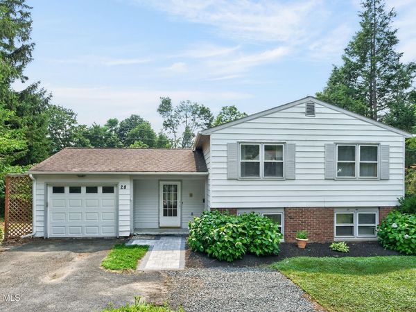 28 Tamarack Lane, East Greenbush, NY 12061