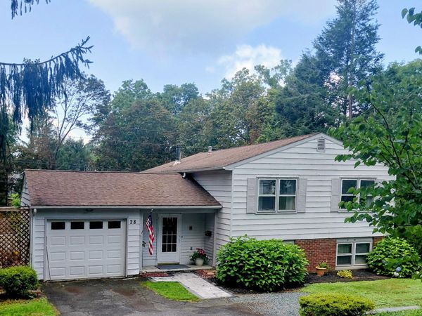 28 Tamarack Lane, East Greenbush, NY 12061