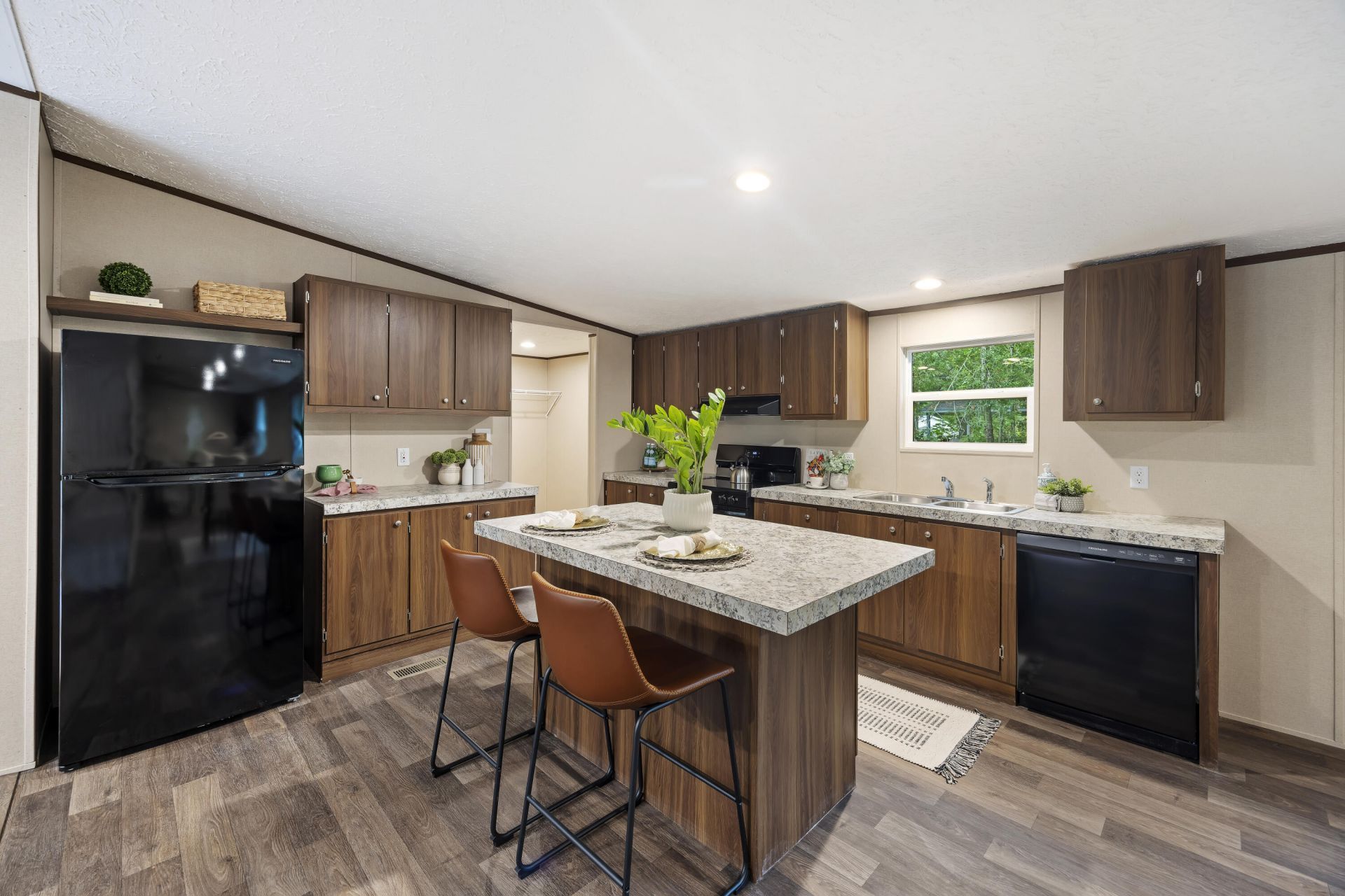 6164 Smith Road Photo 9