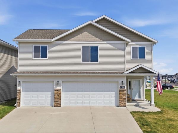6093 59th Street S, Fargo, ND 58104