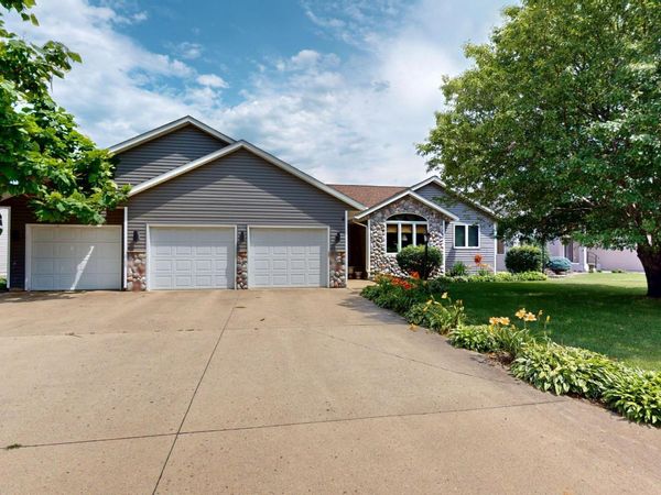 1906 Greenwood Drive , Albert Lea, MN 56007