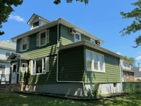 883 Ray Ave, Ridgefield, NJ 07657