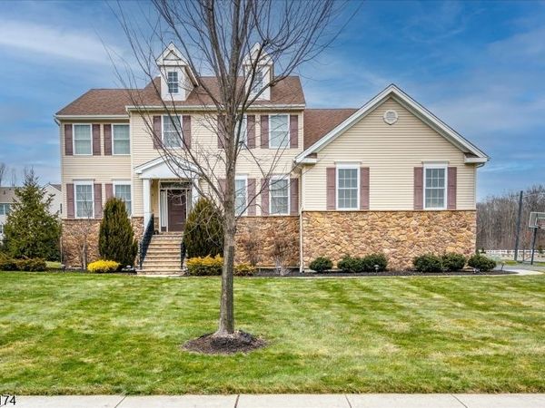2 Eagle Ct, South Brunswick, NJ 08852